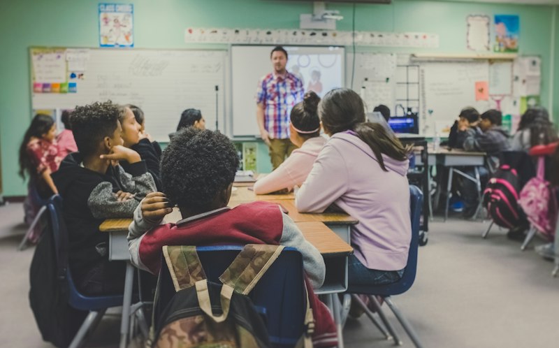 Cómo un Canal Anti-Bullying con IA Puede Salvar Vidas en tu Colegio